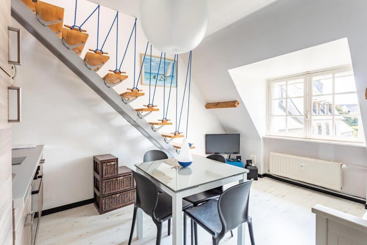 Le Capucin - Petit Duplex Avec Place De Parking Dinard Bagian luar foto